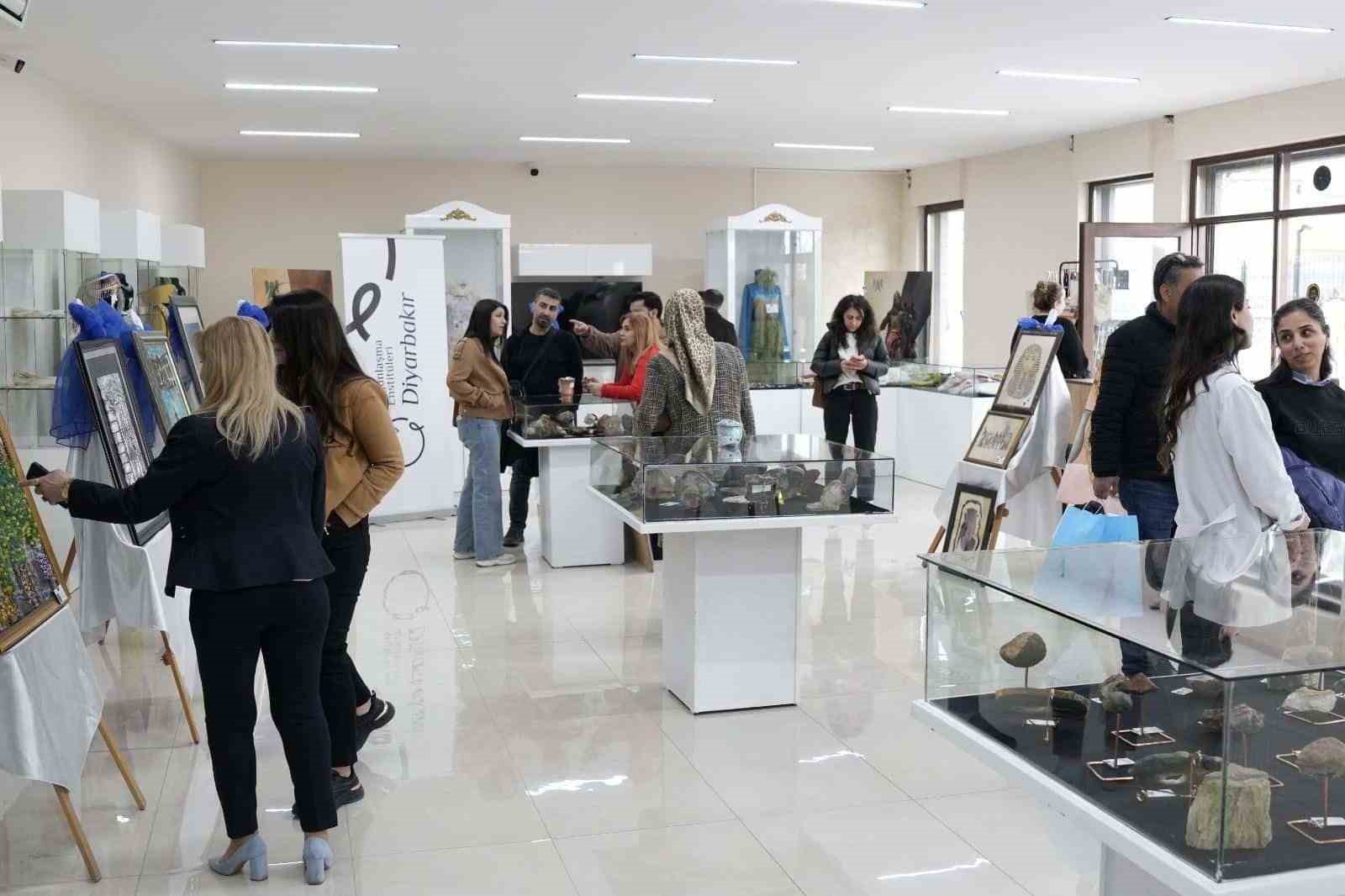 Diyarbakır’da Harmoni resim sergisi açıldı
