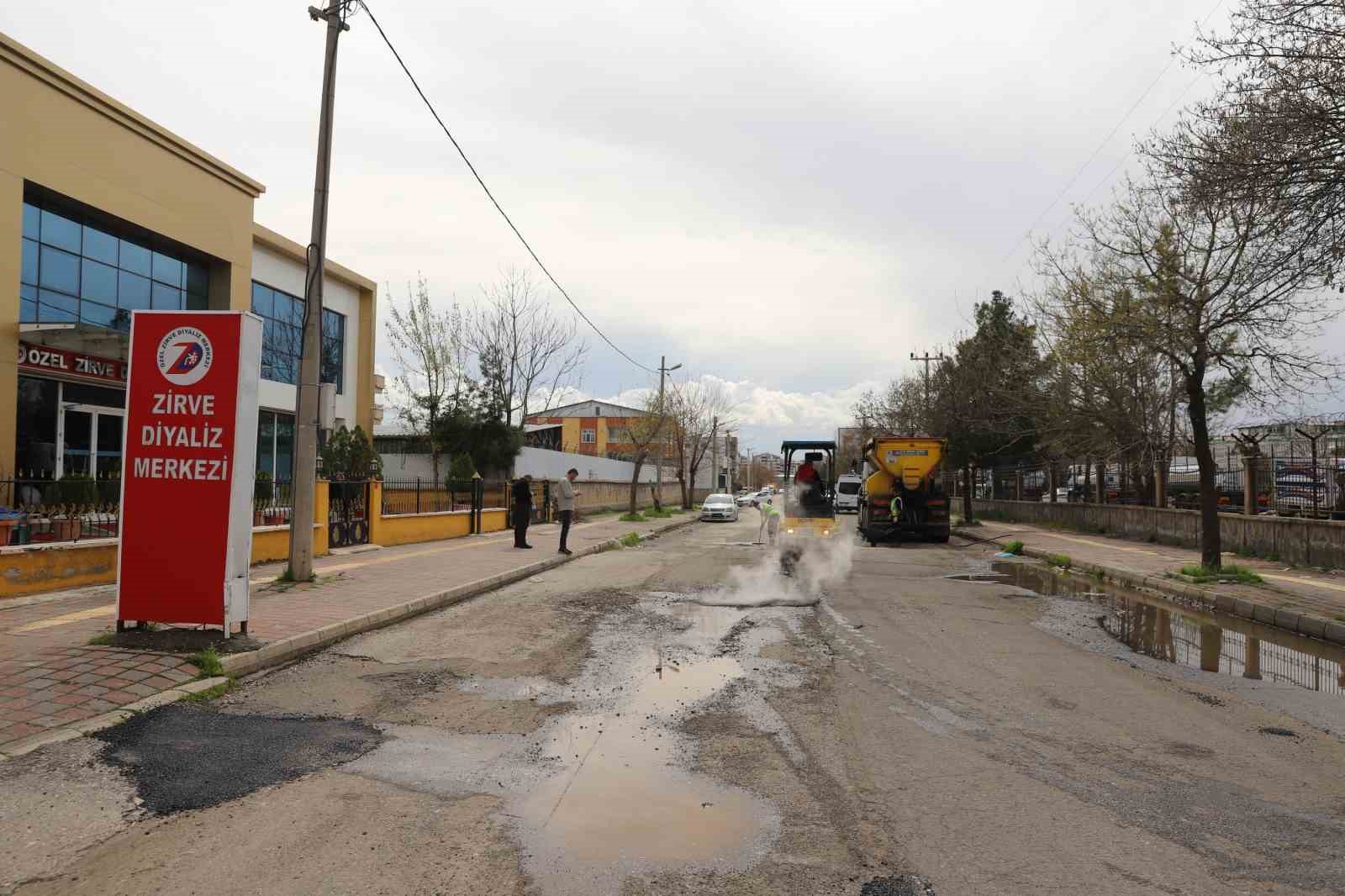 Diyarbakır’da hasarlı yollarda asfalt seferberliği
