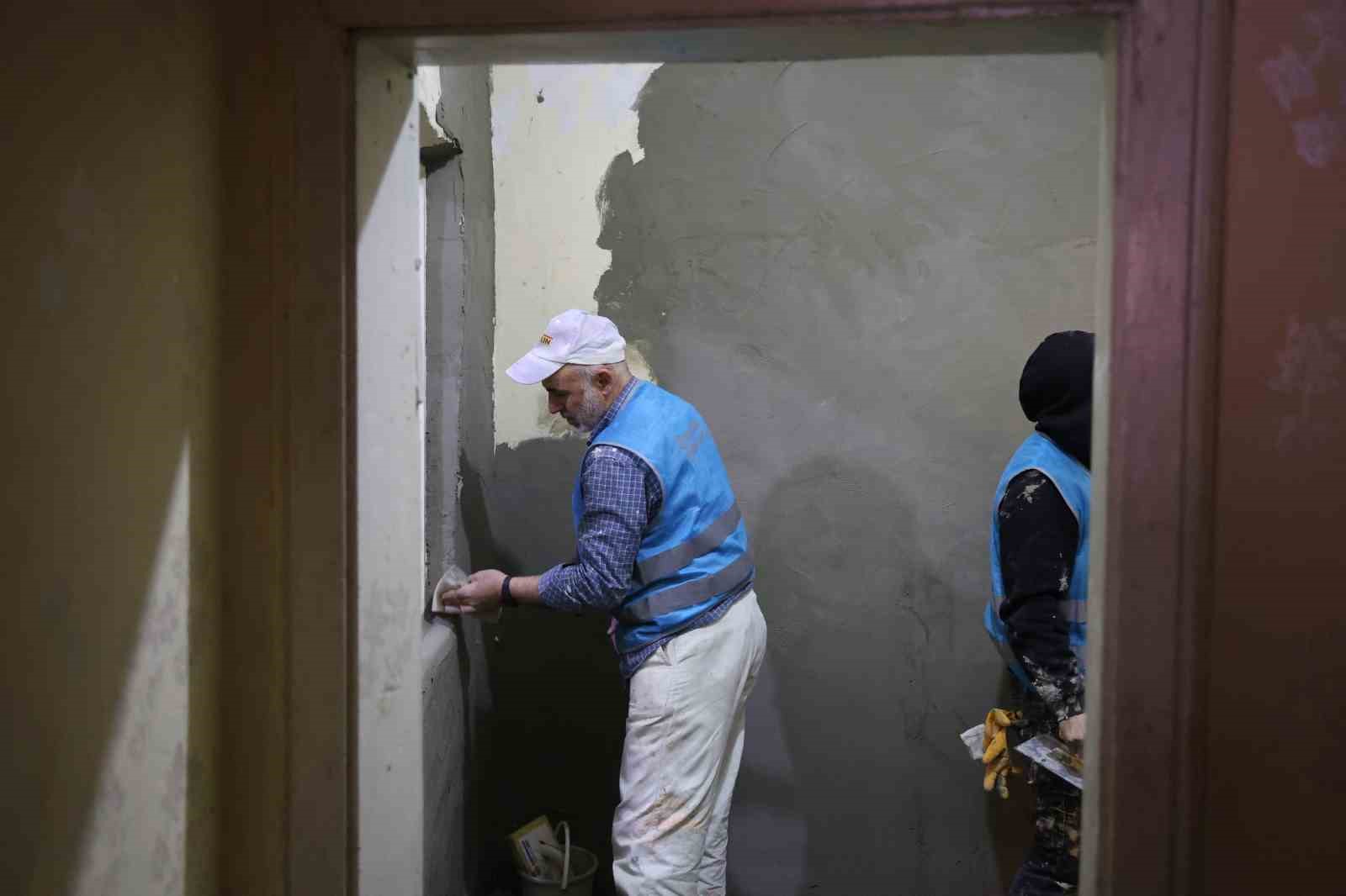 Diyarbakır’da ihtiyaç sahibi vatandaşın evi ‘denetimli serbestlik hükümlülerince’ onarıma alındı
