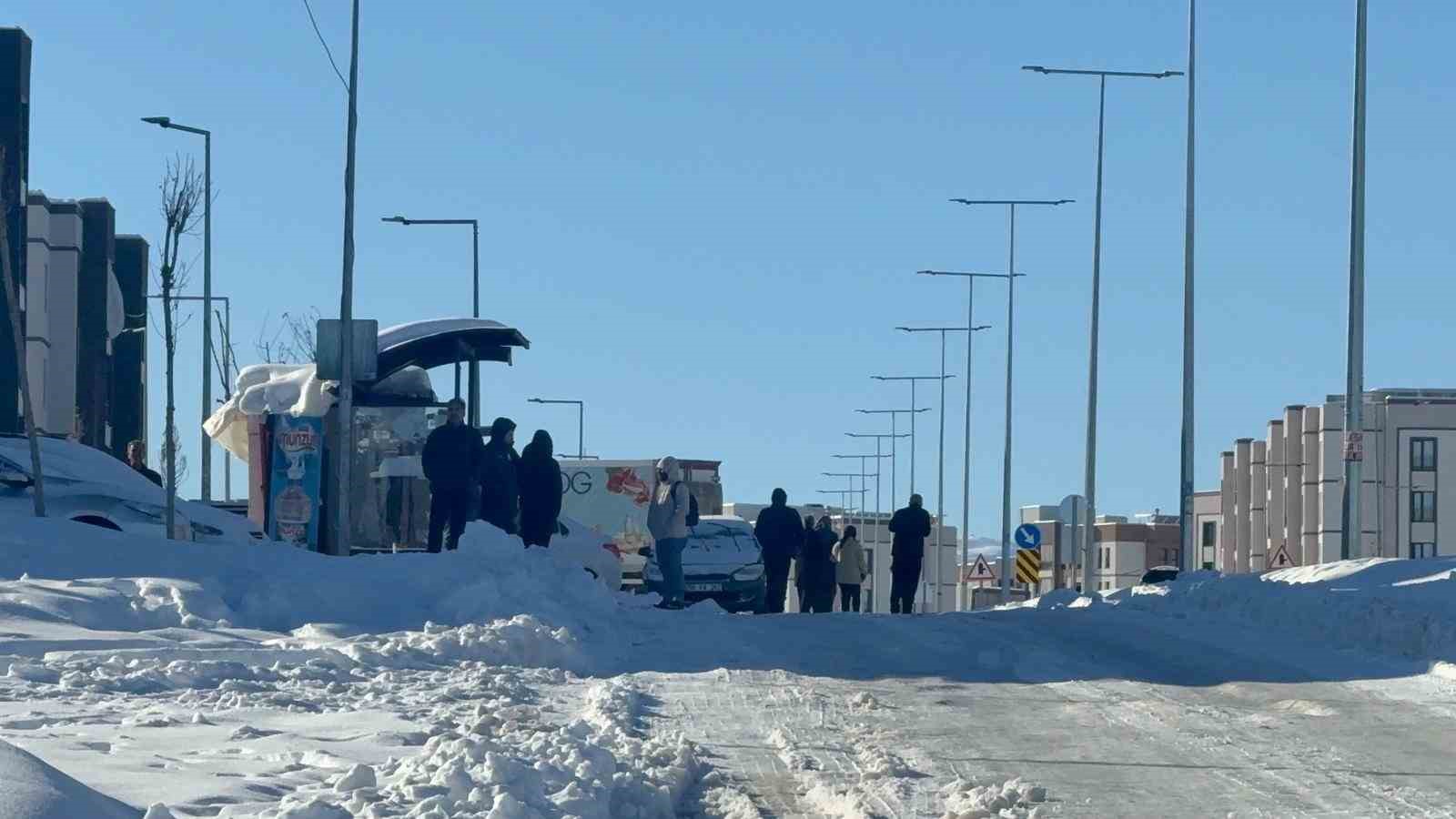 Diyarbakır’da kar çilesi devam ediyor
