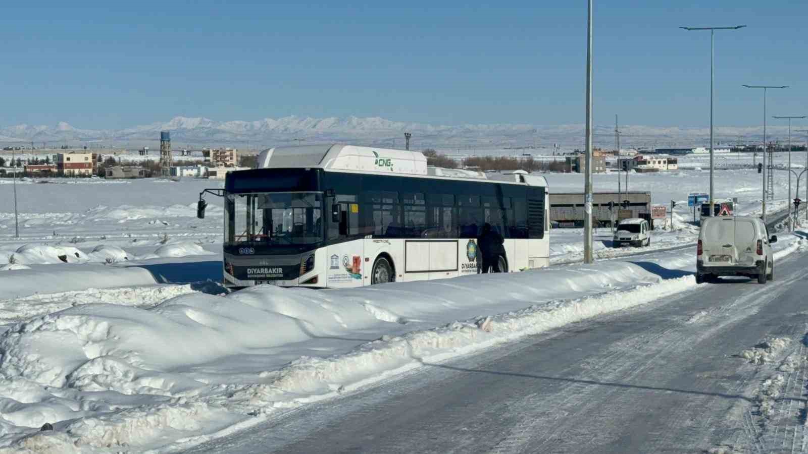 Diyarbakır’da kar çilesi devam ediyor
