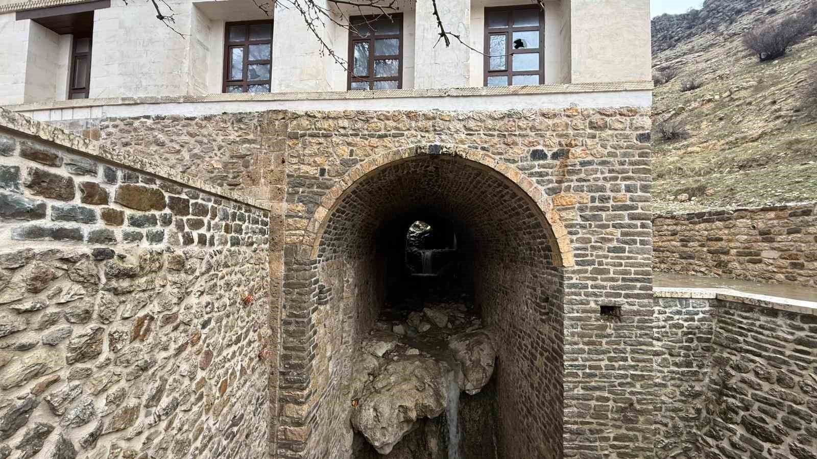 Diyarbakır’da kar ve yağmurun ardından şelale yeniden akmaya başladı
