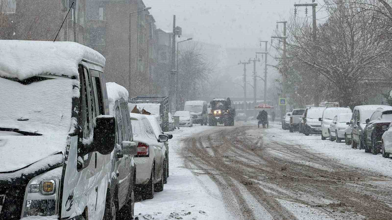 Diyarbakır’da kar yağışı başladı
