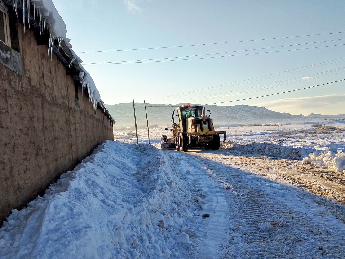 Diyarbakır’da kırsal mahalle yolları açılıyor
Diyarbakır’da kırsal mahalle yolları açılıyor