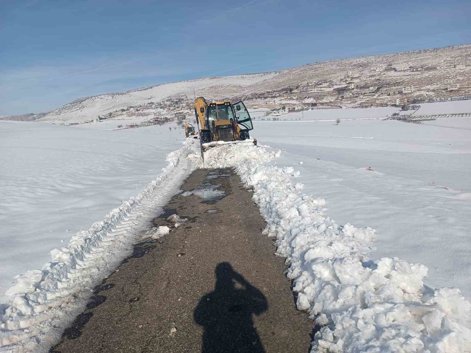 Diyarbakır’da kırsal mahallelerde 2 bin 622 kilometre yol ulaşıma açıldı
Diyarbakır’da kırsal mahallelerde 2 bin 622 kilometre yol ulaşıma açıldı