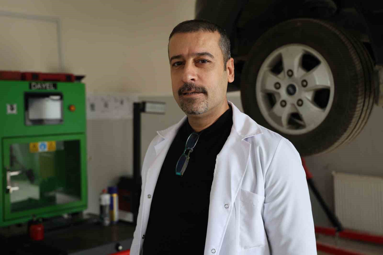 Diyarbakır’da kız ve erkek öğrenciler aldıkları eğitimlerle otomotiv sektörüne giriyor
Diyarbakır’da kız ve erkek öğrenciler aldıkları eğitimlerle otomotiv sektörüne giriyor