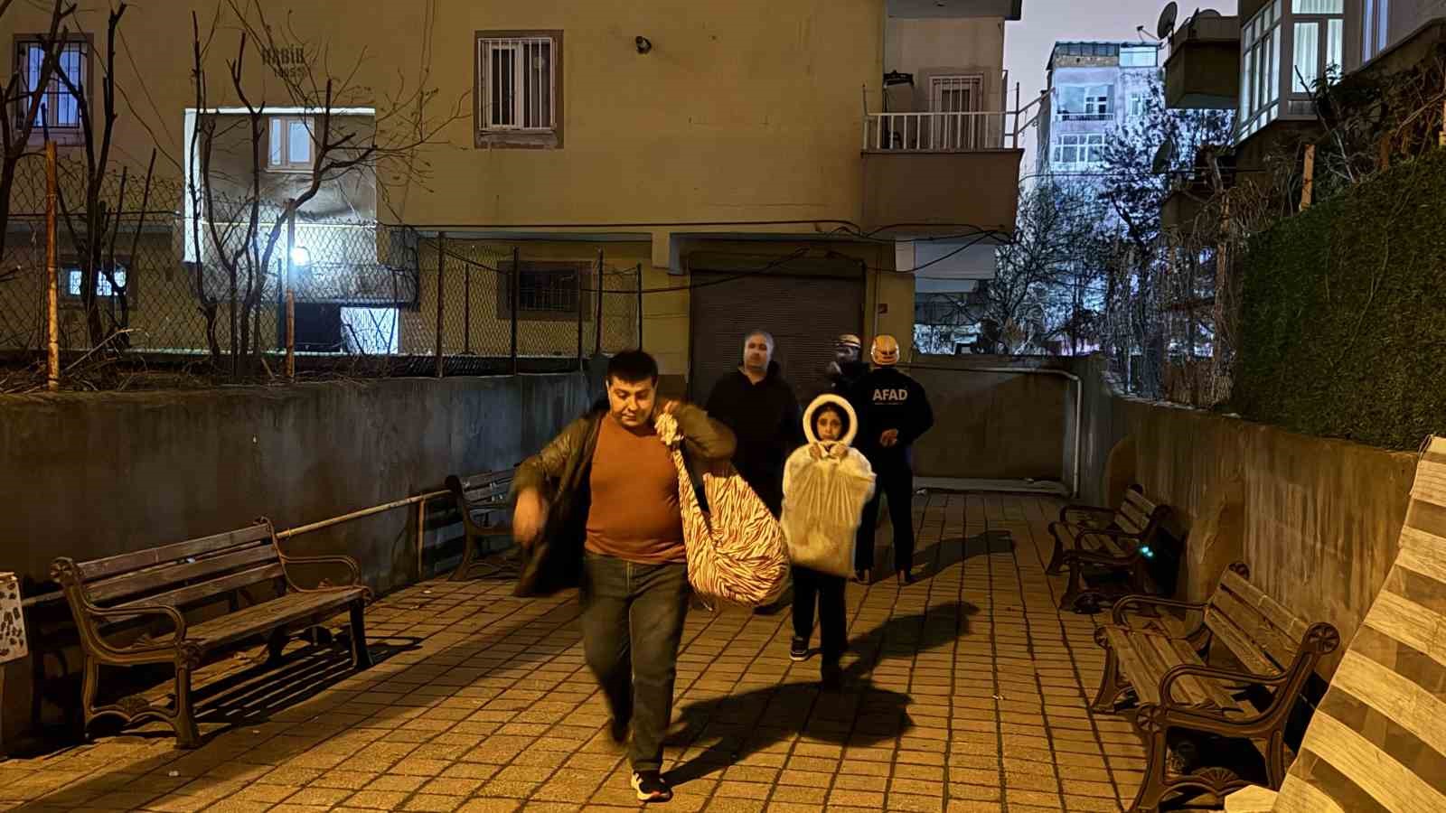 Diyarbakır’da kolonlarda çatlama sesi duyulan bina boşaltıldı: 51 vatandaş tahliye edildi
