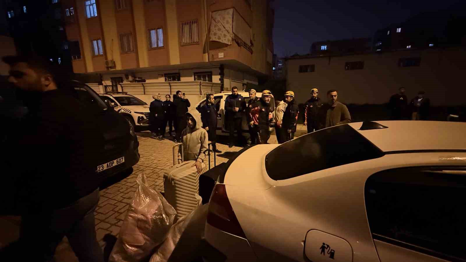 Diyarbakır’da kolonlarda çatlama sesi duyulan bina boşaltıldı: 51 vatandaş tahliye edildi
