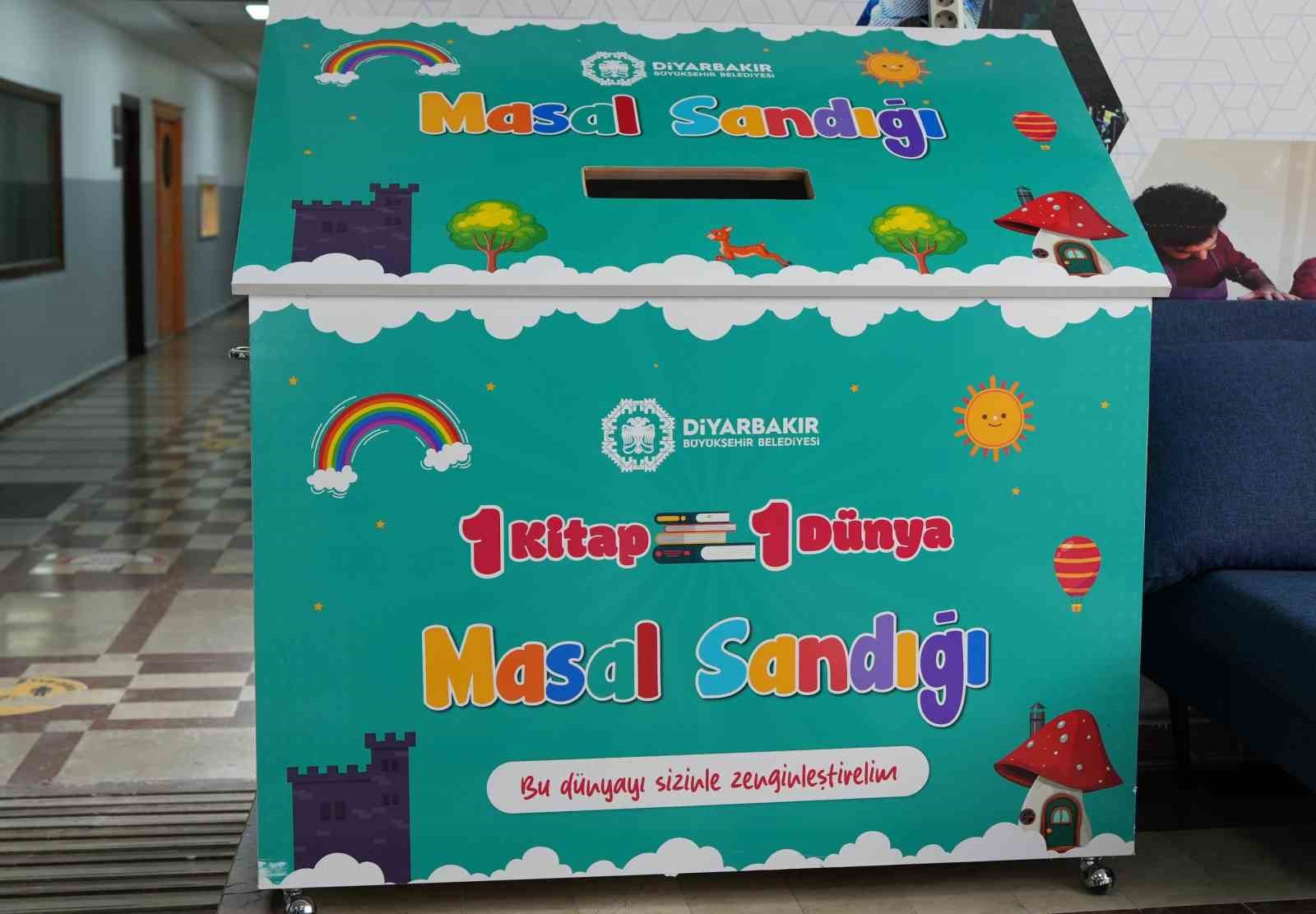 Diyarbakır’da masal sandığı kuruldu: Kitaplar çocuklar için toplanıyor
