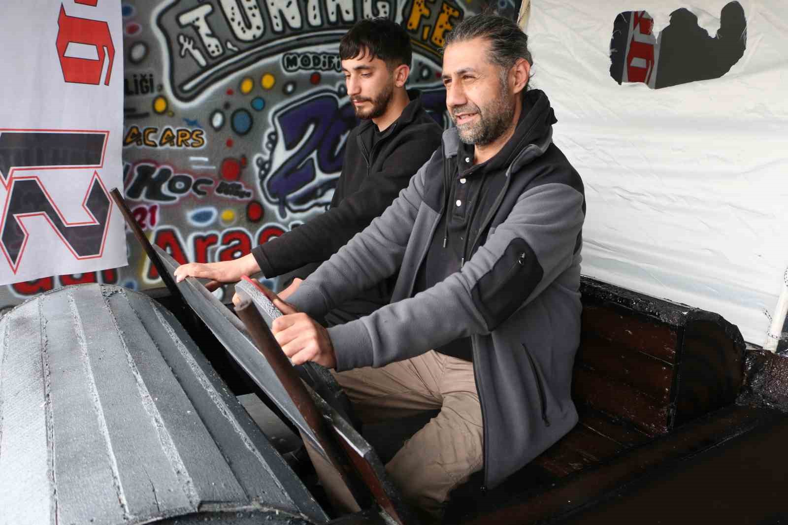 Diyarbakır’da modifiye tutkunlarının "Taş Devri" aracına yoğun ilgi
