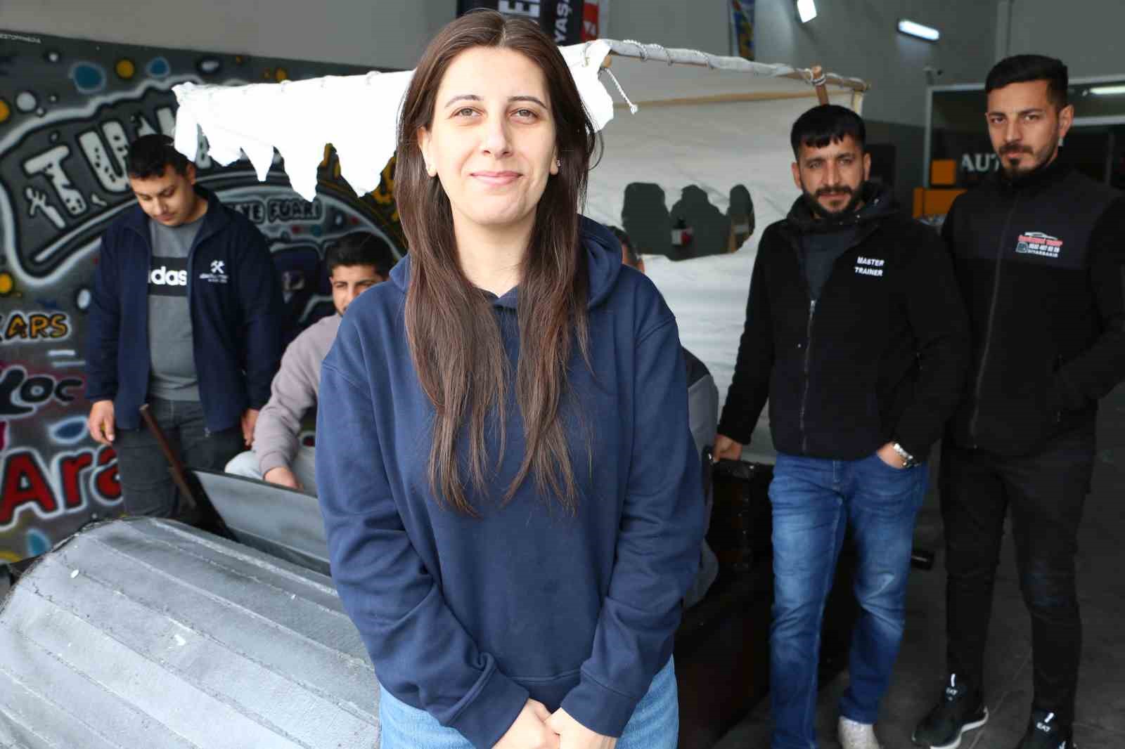 Diyarbakır’da modifiye tutkunlarının "Taş Devri" aracına yoğun ilgi
