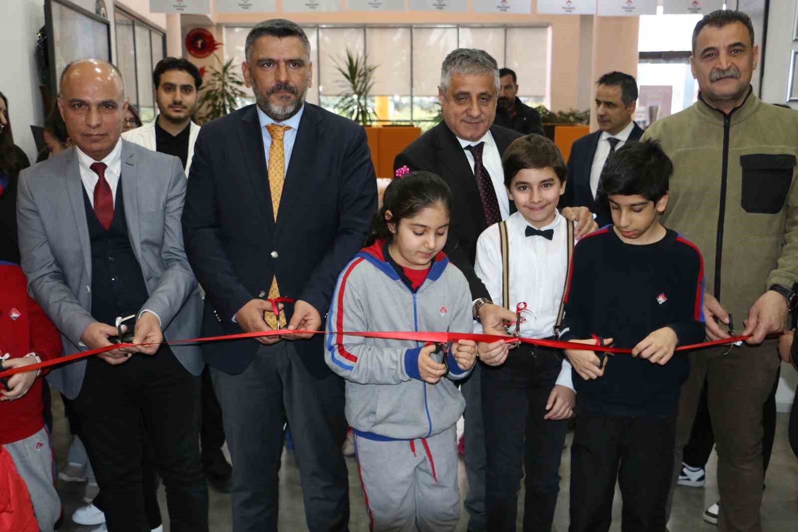 Diyarbakır’da öğrencilerden anlamlı sergi
