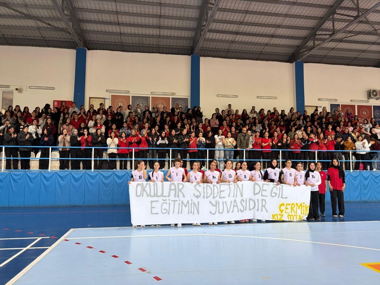 Diyarbakır’da öğrencilerin açtığı pankart duygulandırdı
