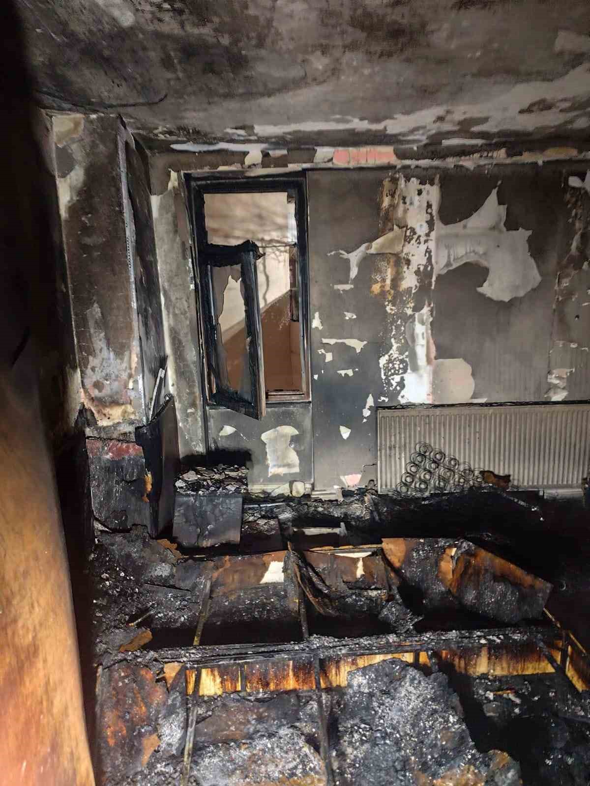 Diyarbakır’da otelde korkutan yangın: Dumandan etkilenen 10 kişi tahliye edildi
