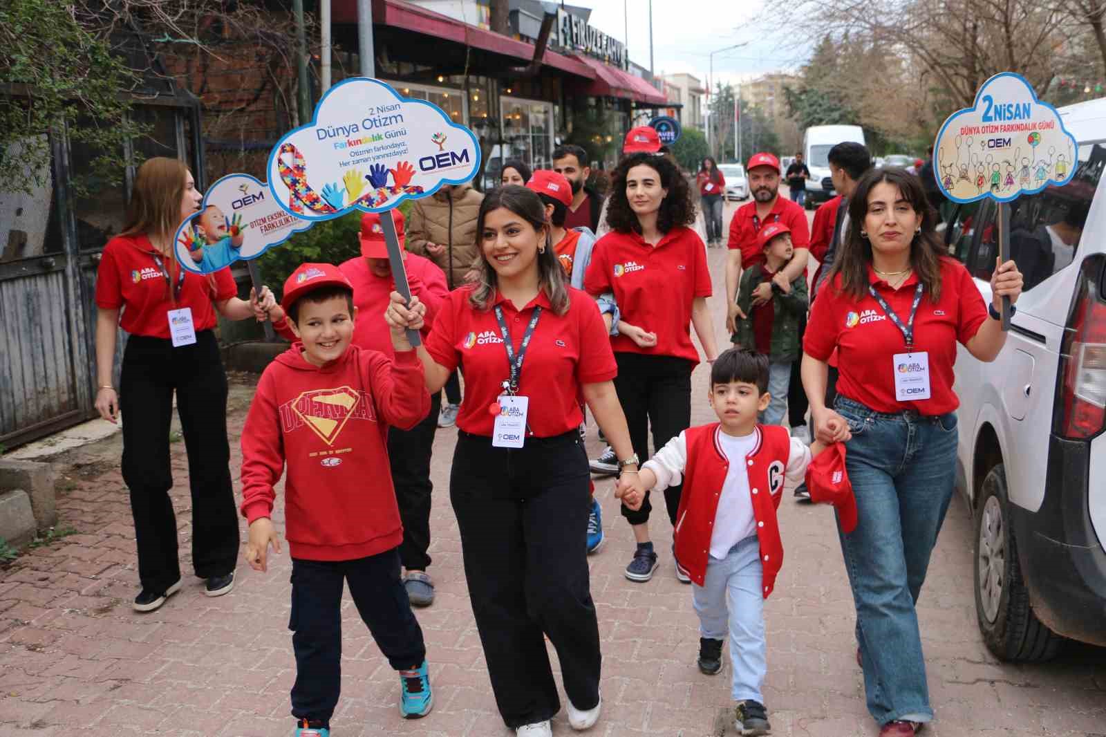 Diyarbakır’da otizm farkındalığı için renkli etkinlik
