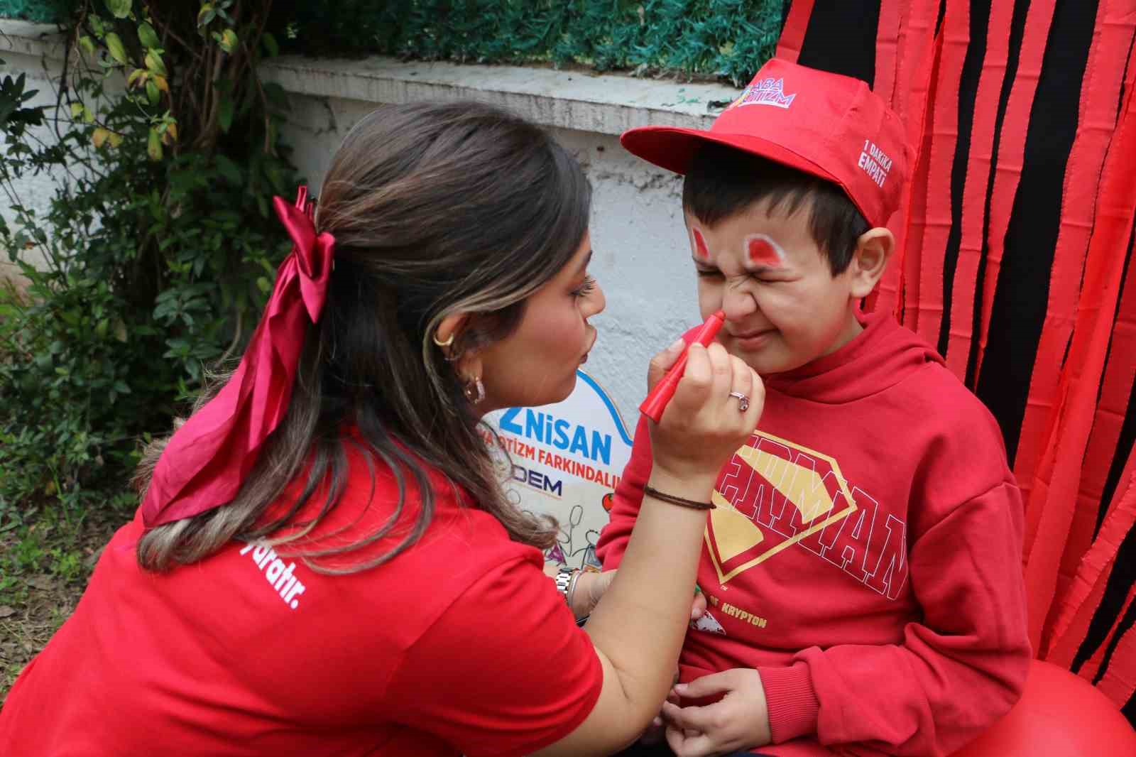 Diyarbakır’da otizm farkındalığı için renkli etkinlik
