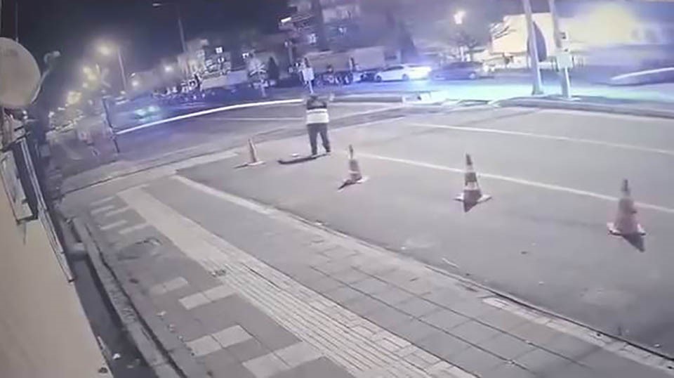 Diyarbakır’da otomobil tren ile çarpıştı: Feci kaza kamerada
