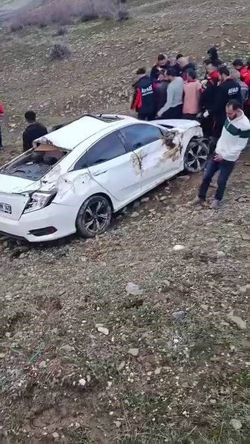 Diyarbakır’da otomobil yoldan çıktı: 1 yaralı
