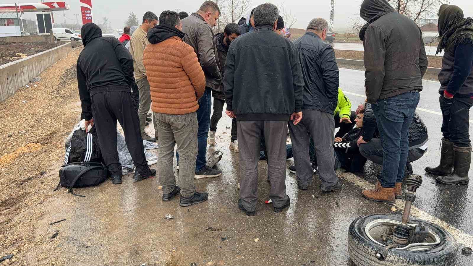 Diyarbakır’da otomobil yoldan çıktı: 2 yaralı
