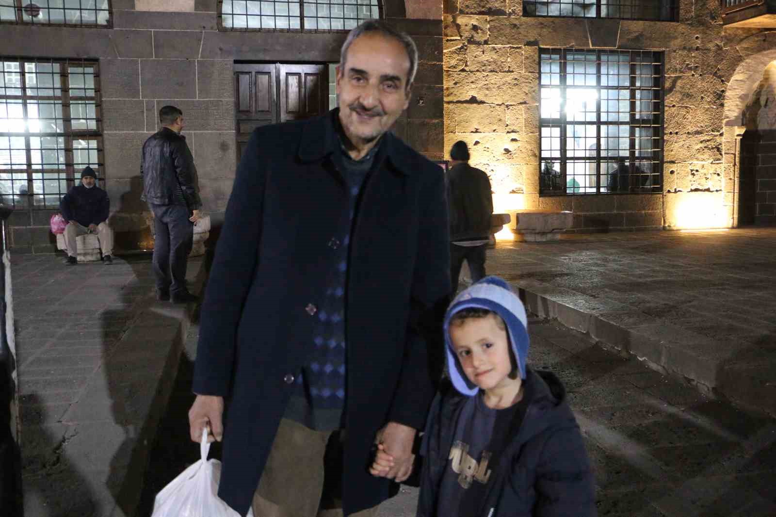 Diyarbakır’da Ramazan ayının ilk teravih namazı kılındı
