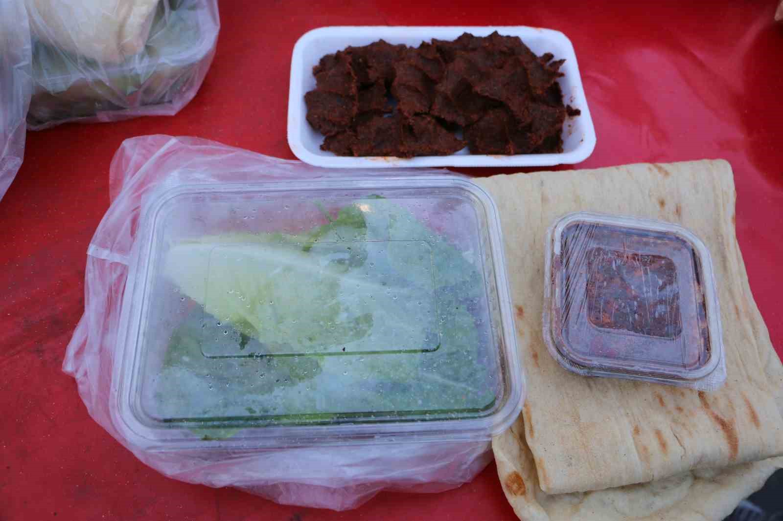 Diyarbakır’da Ramazan klasiği: Çiğköfteye yoğun ilgi
