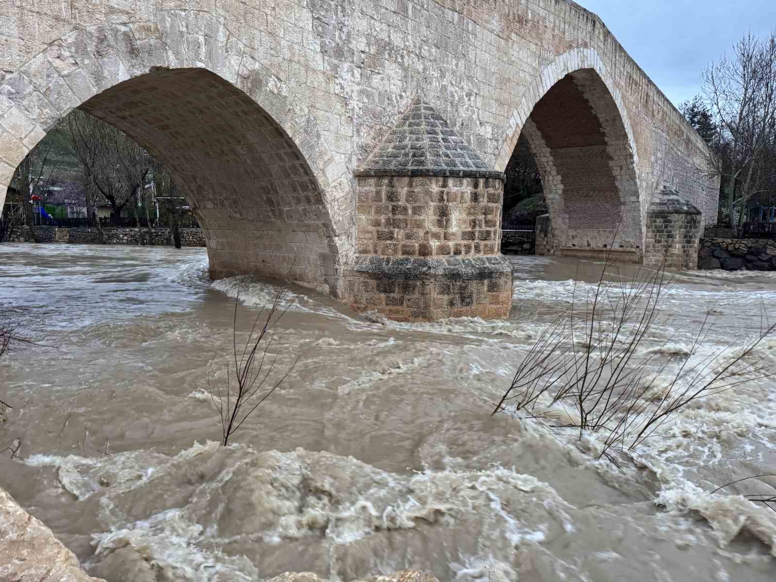 Diyarbakır’da sağanak nedeniyle akarsuların debileri arttı
