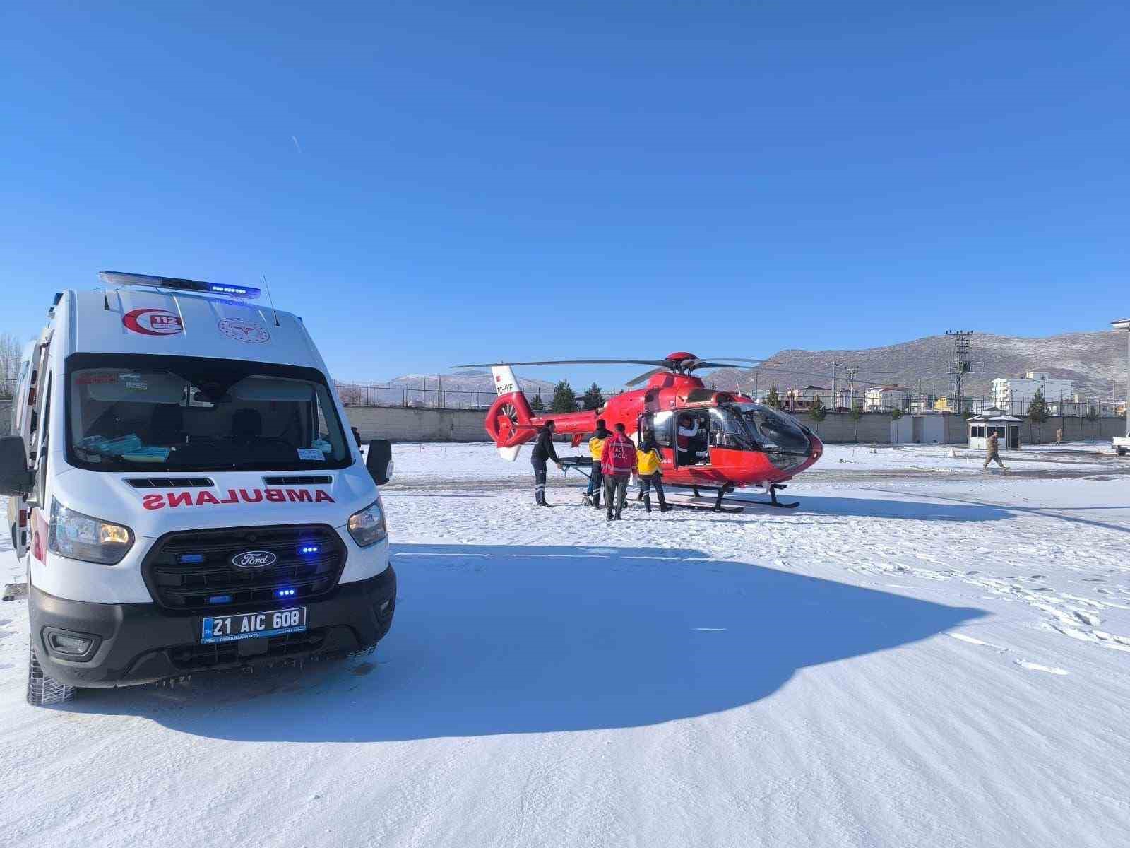 Diyarbakır’da sağlık ekipleri kar ve tipi demeden zamanla yarıştı
