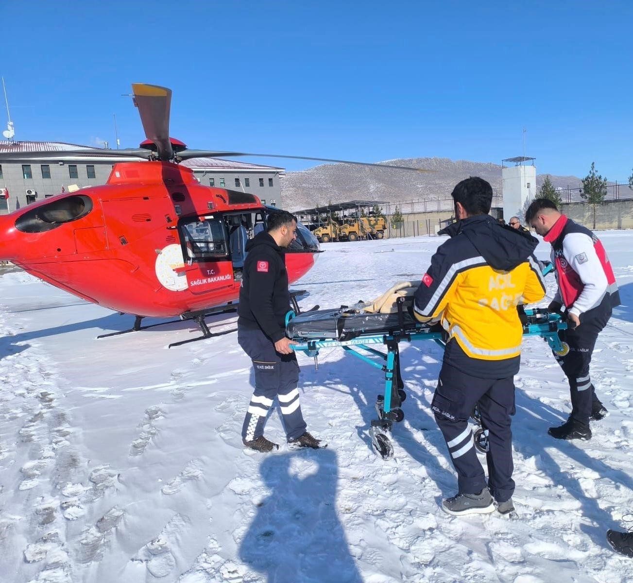 Diyarbakır’da sağlık ekipleri kar ve tipi demeden zamanla yarıştı
