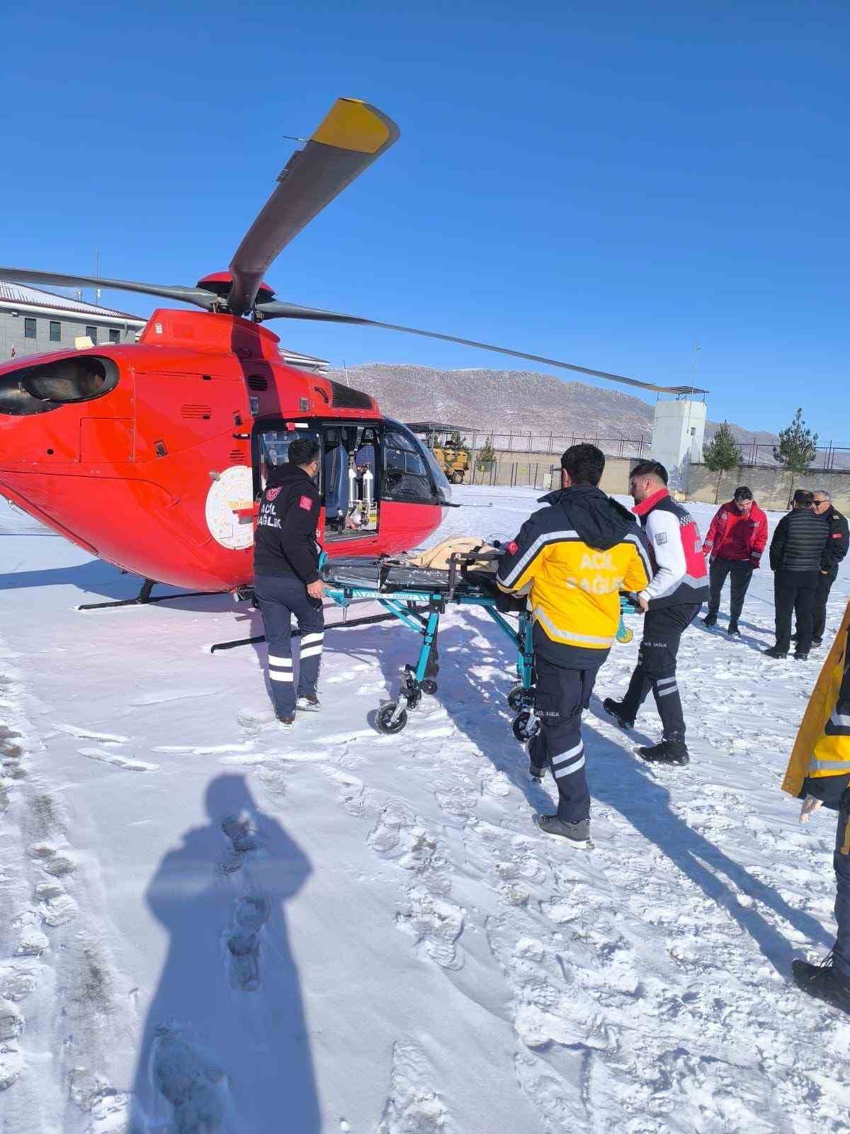 Diyarbakır’da sağlık ekipleri kar ve tipi demeden zamanla yarıştı

