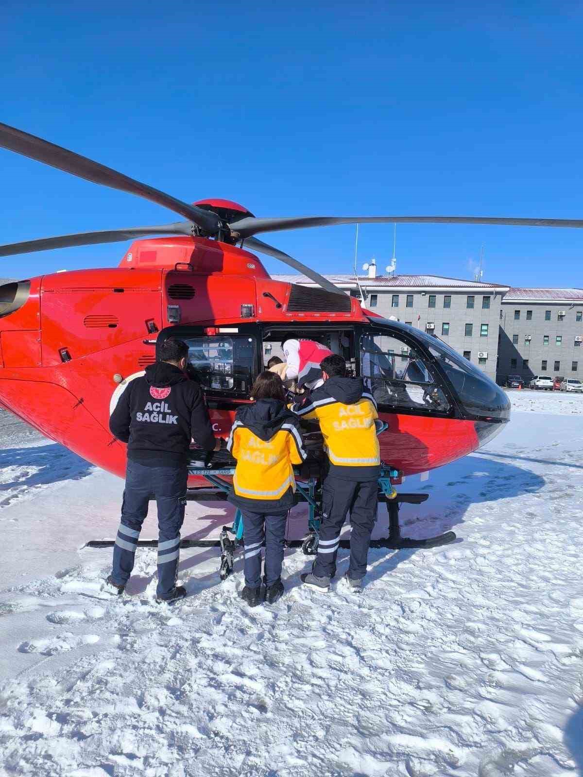 Diyarbakır’da sağlık ekipleri kar ve tipi demeden zamanla yarıştı
