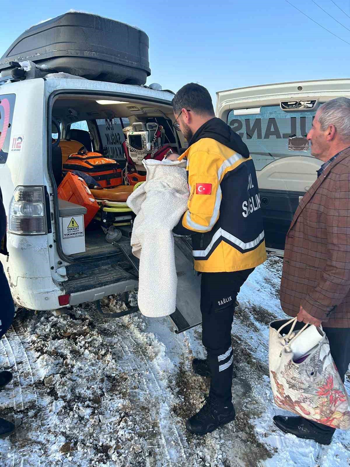 Diyarbakır’da sağlık ekipleri kar ve tipi demeden zamanla yarıştı
