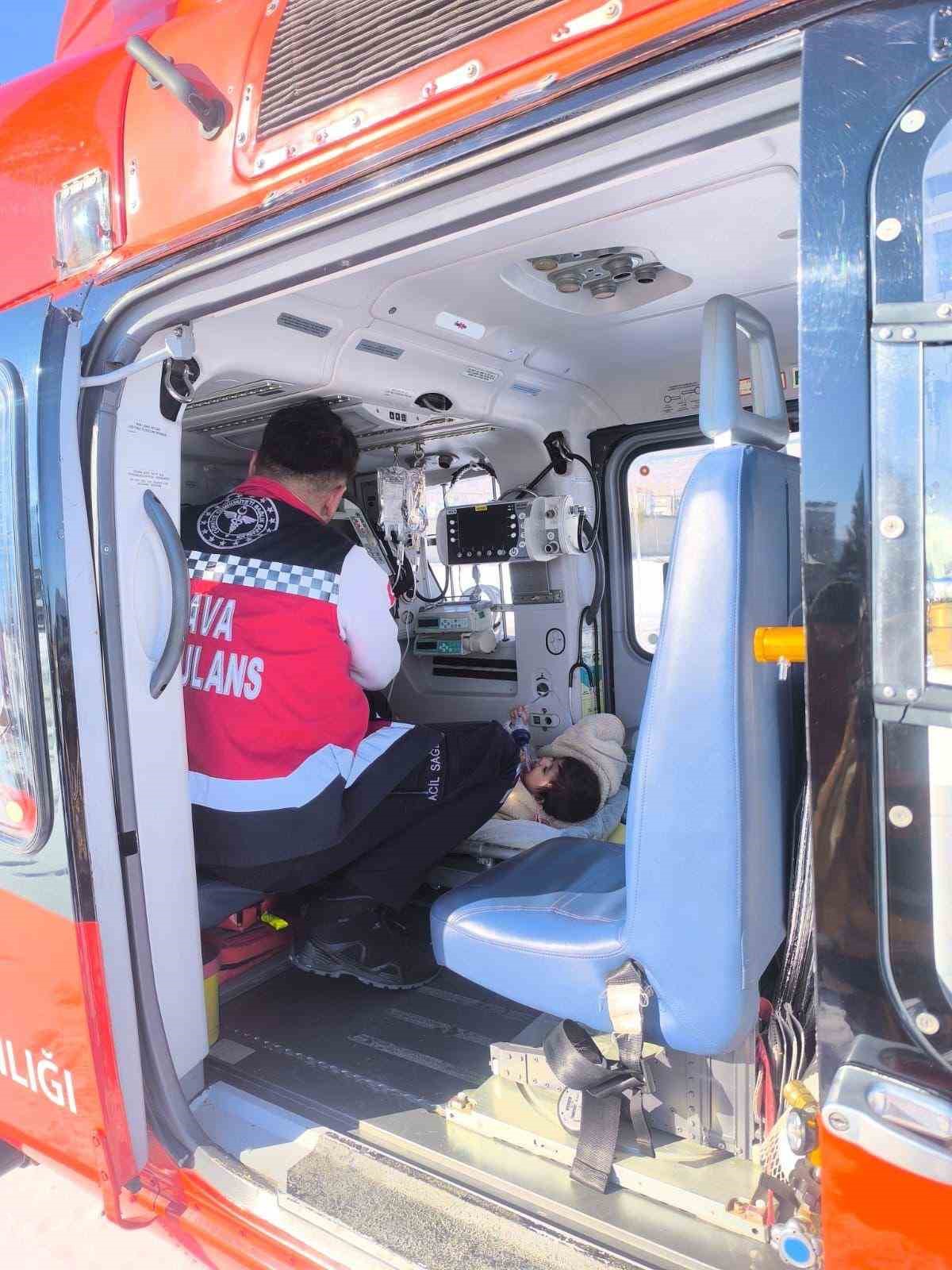 Diyarbakır’da sağlık ekipleri kar ve tipi demeden zamanla yarıştı
