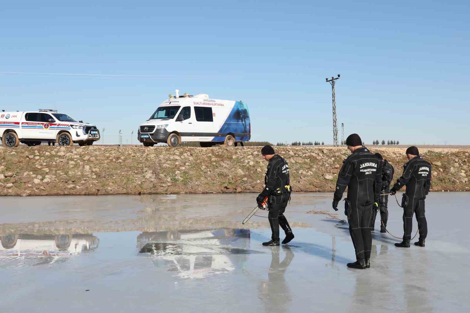 Diyarbakır’da SAK timi arama faaliyetleri esnasında delil de topluyor
