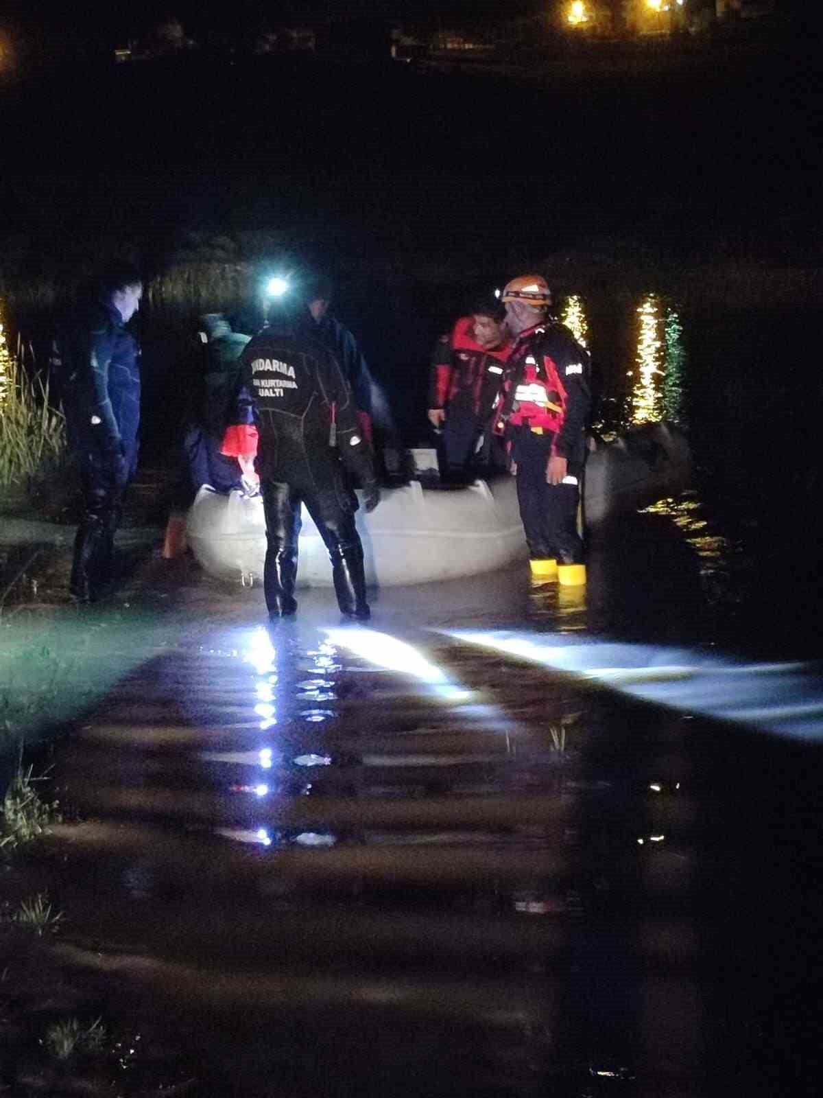 Diyarbakır’da selde mahsur malan çobanı AFAD ve JAK ekipleri kurtardı
