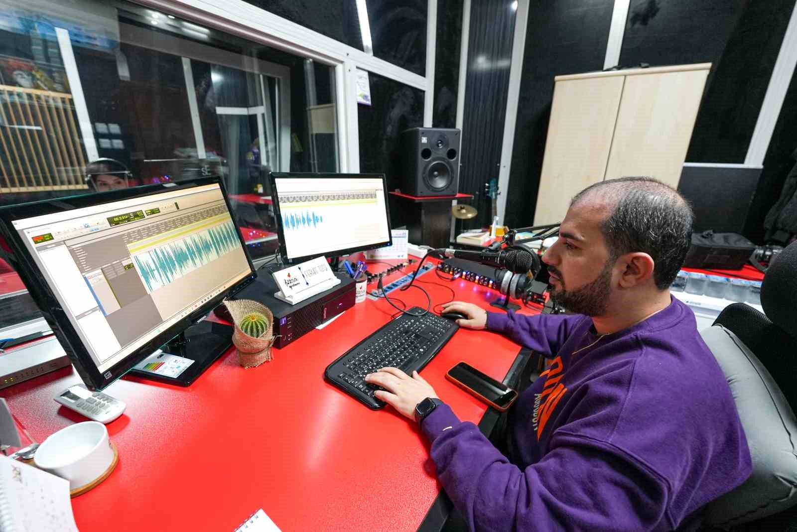 Diyarbakır’da Sesli Kütüphane büyüyor
Diyarbakır’da Sesli Kütüphane büyüyor