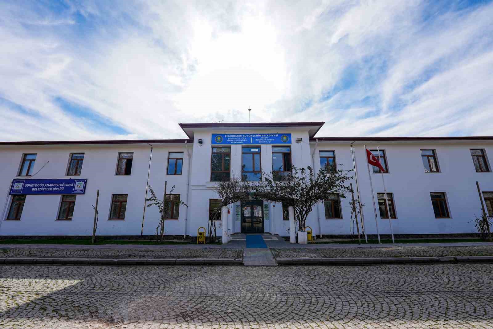 Diyarbakır’da Sesli Kütüphane büyüyor
Diyarbakır’da Sesli Kütüphane büyüyor