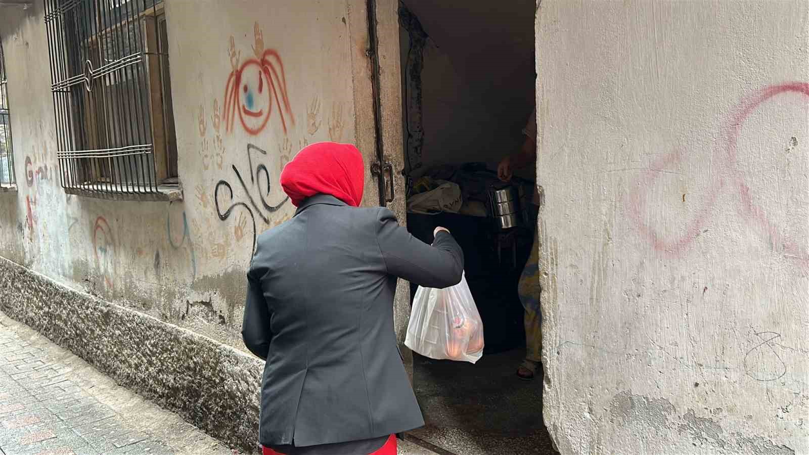 Diyarbakır’da sıcak yemek desteği ihtiyaç sahiplerine umut oluyor
