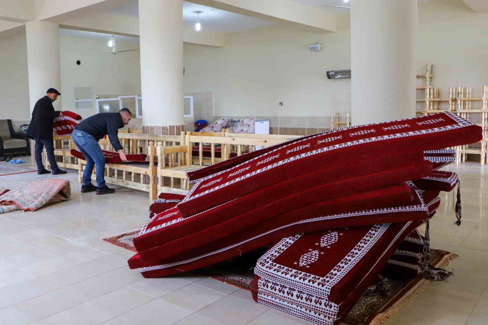 Diyarbakır’da taziye evlerine 732 sedir ve bin 464 sehpa ücretsiz dağıtıldı
