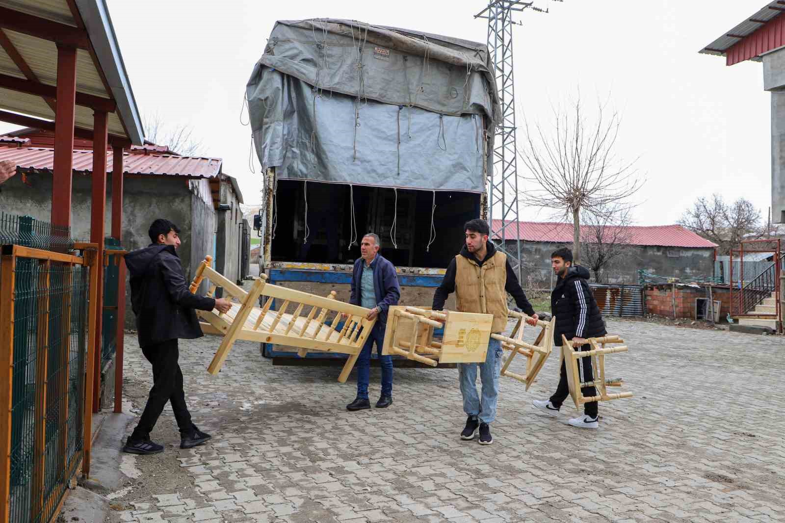Diyarbakır’da taziye evlerine 732 sedir ve bin 464 sehpa ücretsiz dağıtıldı

