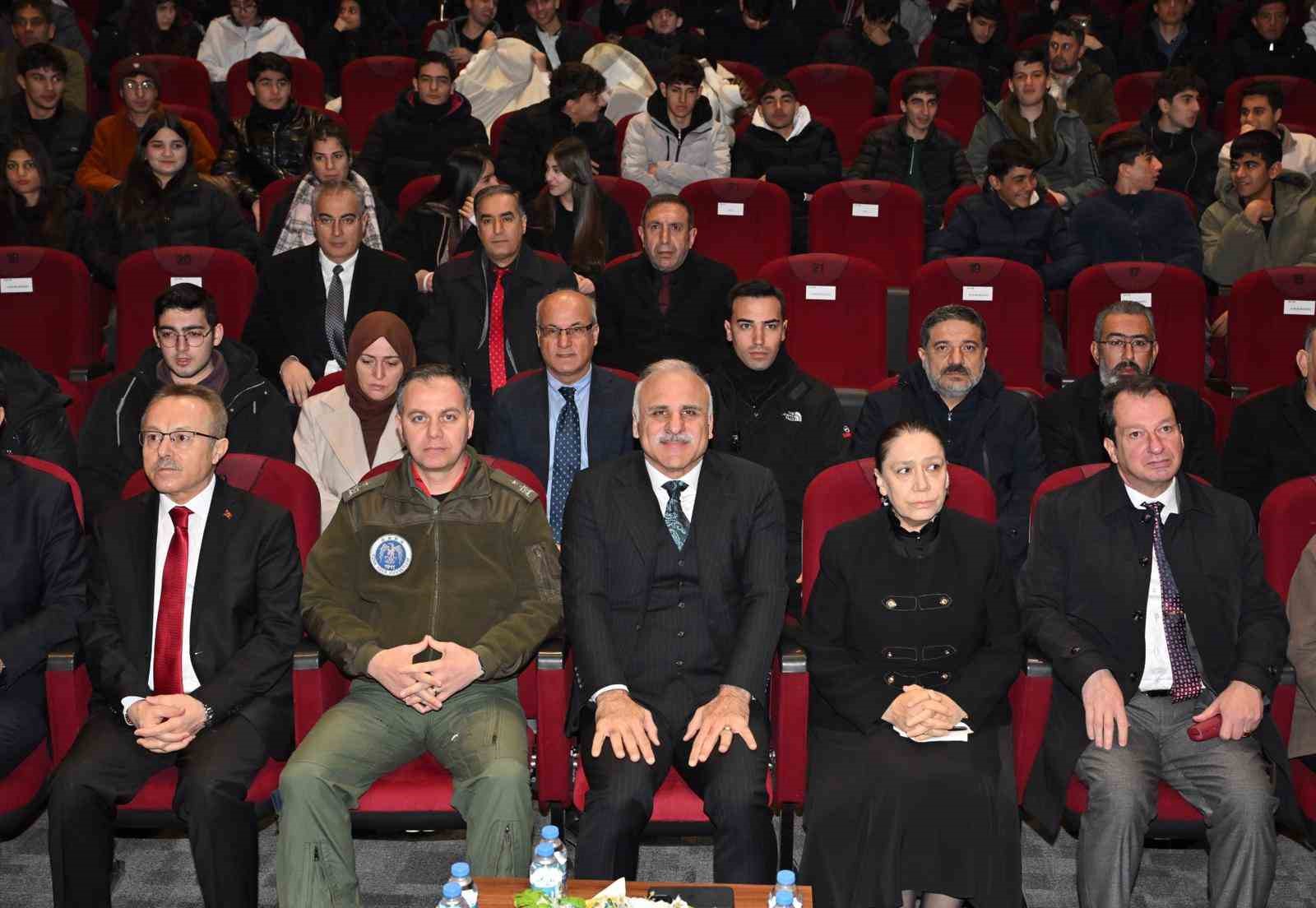 Diyarbakır’da terör saldırısında hayatını kaybedenler anıldı
