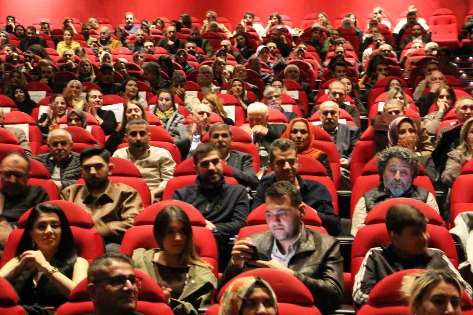 Diyarbakır’da ‘Uçan Köfteci’ filminin galası yapıldı
Diyarbakır’da ‘Uçan Köfteci’ filminin galası yapıldı