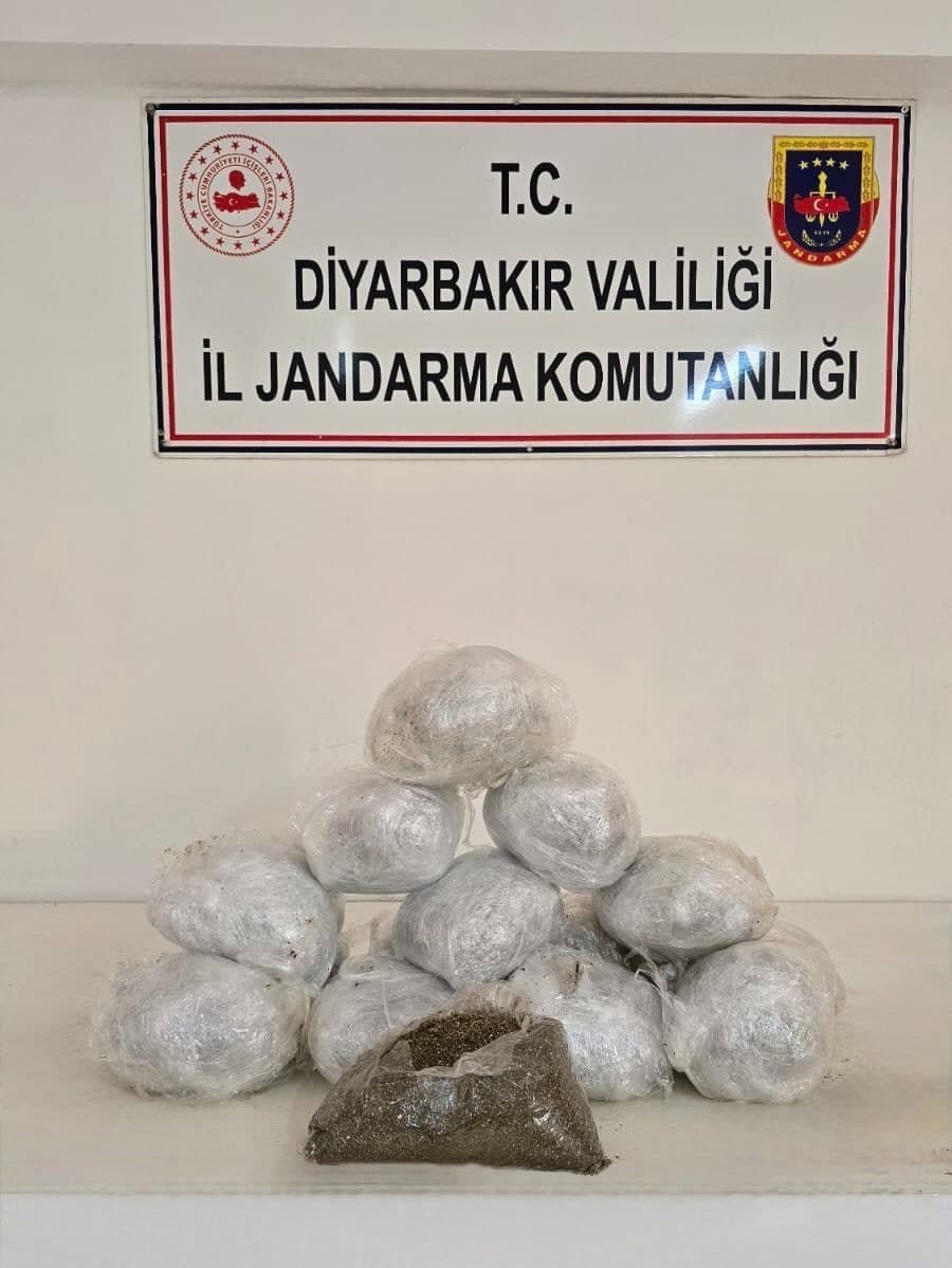 Diyarbakır’da uyuşturucu operasyonu: 32 kilo esrar ele geçirildi
