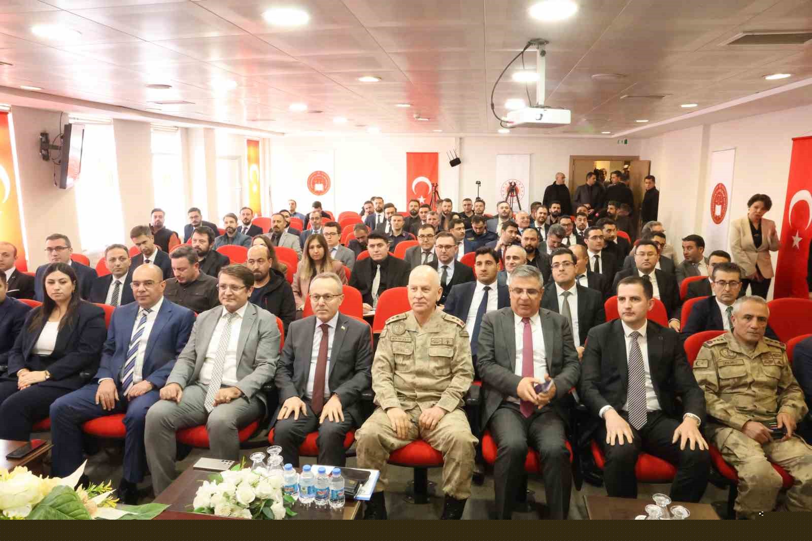 Diyarbakır’da ‘yasa dışı bahis ve sanal kumarla’ mücadelede hukuki süreç ele alındı
Diyarbakır’da ‘yasa dışı bahis ve sanal kumarla’ mücadelede hukuki süreç ele alındı