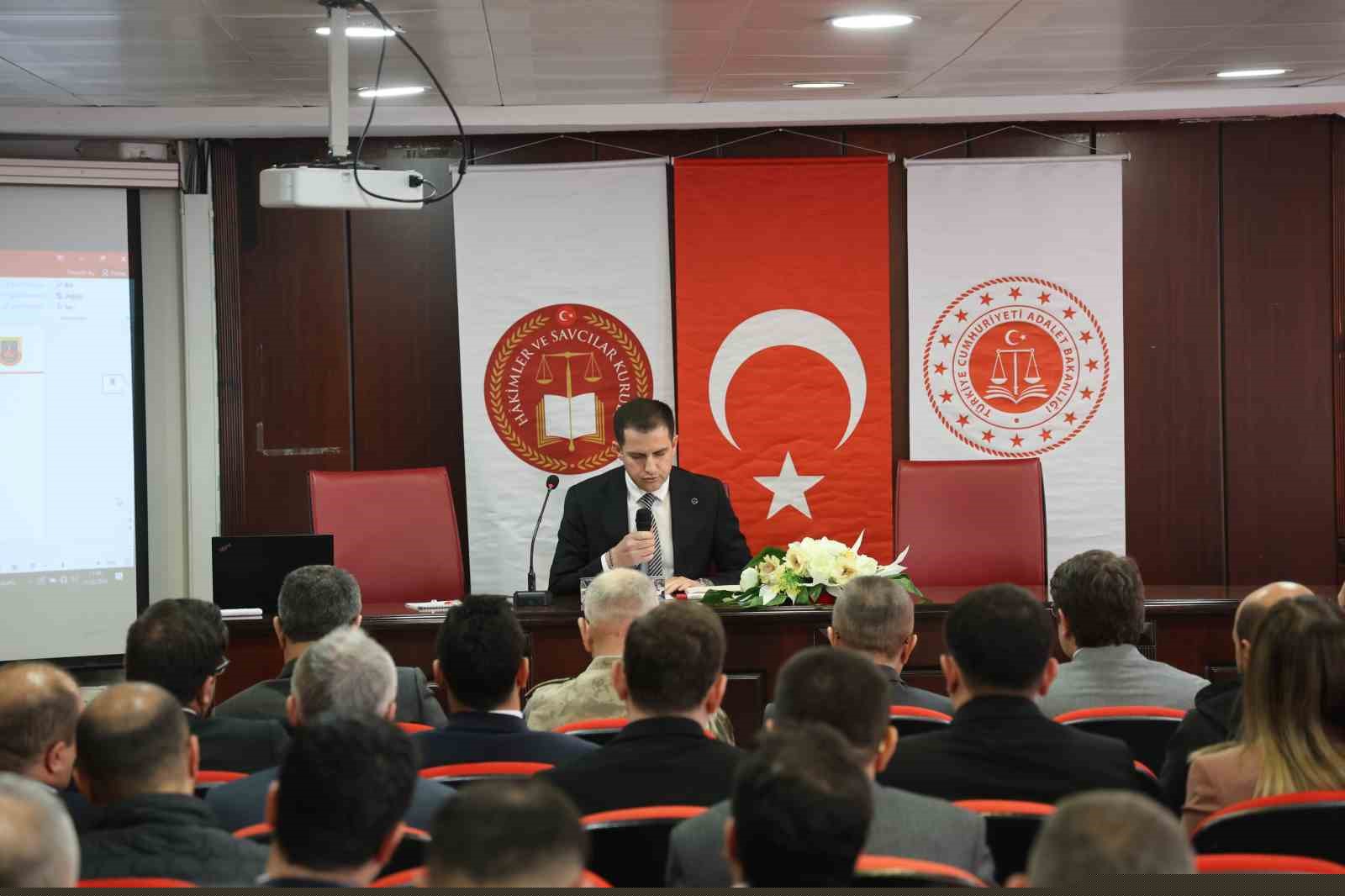 Diyarbakır’da ‘yasa dışı bahis ve sanal kumarla’ mücadelede hukuki süreç ele alındı
Diyarbakır’da ‘yasa dışı bahis ve sanal kumarla’ mücadelede hukuki süreç ele alındı