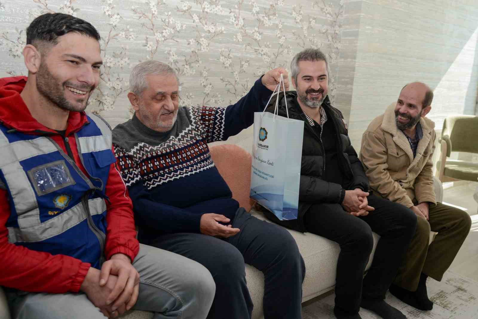 Diyarbakır’da yaşlılara dayanışma ziyareti
