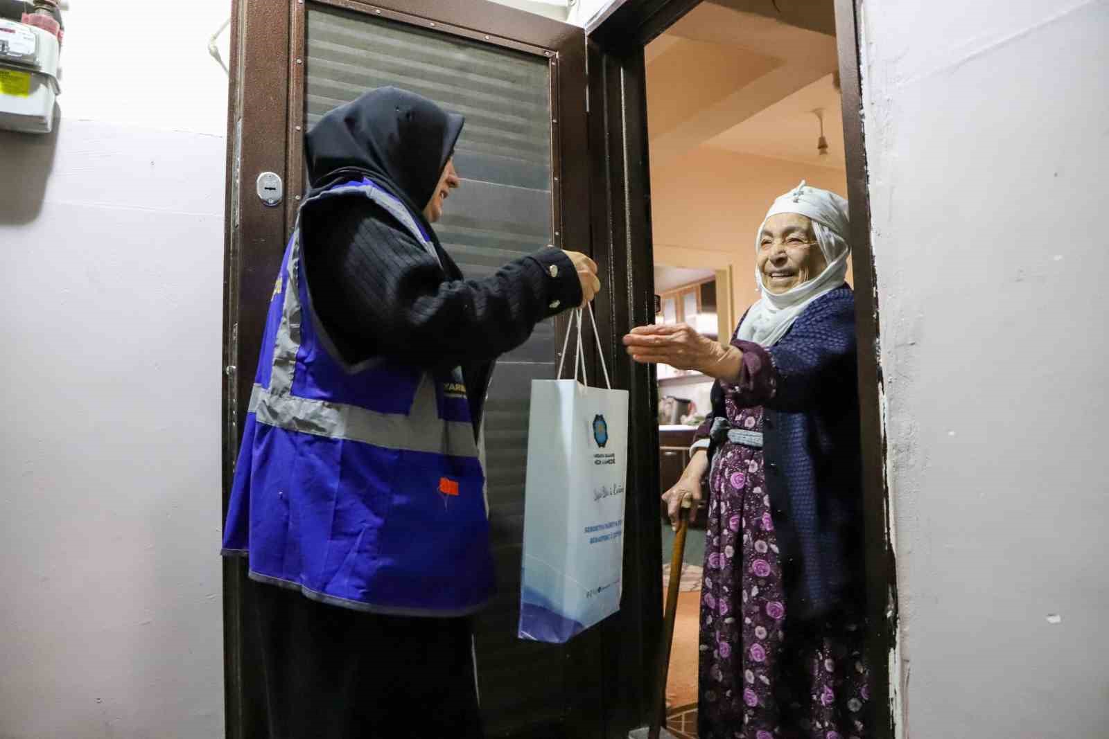 Diyarbakır’da yaşlılara dayanışma ziyareti
