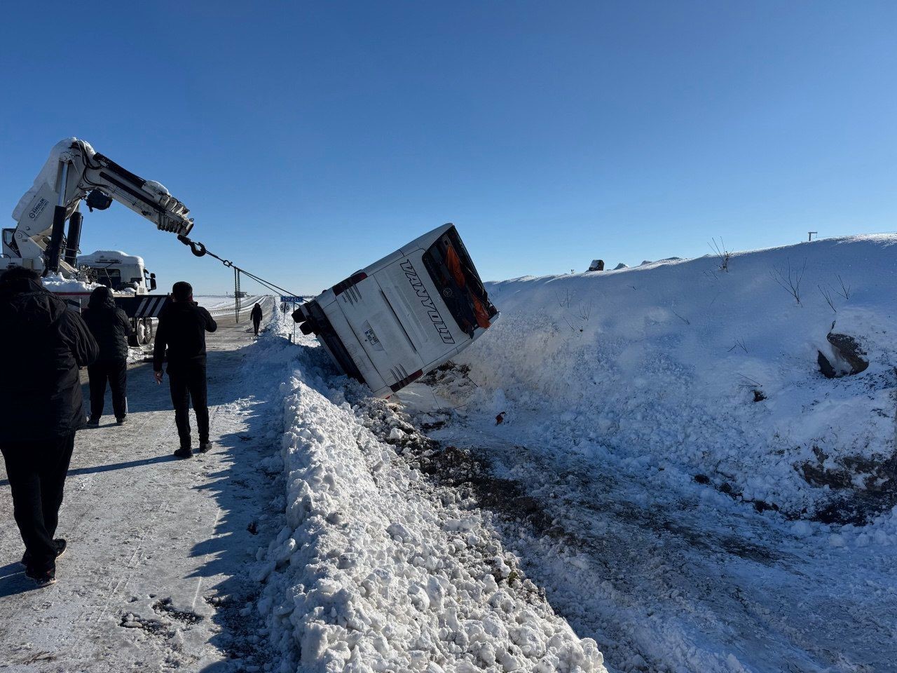 Diyarbakır’da yolcu otobüsü devrildi: 6 yaralı
