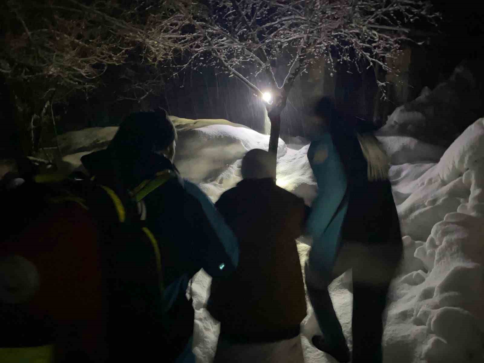 Diyarbakır’da zorlu kış şartlarında sağlık seferberliği: Kapalı yollarda UMKE ve 112’den zamanla yarış
