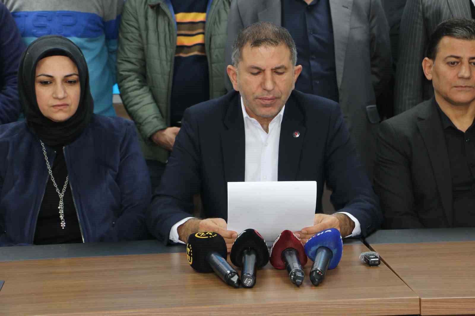 Diyarbakır’dan "Milli ve manevi değerlere sahip çıkın" talebi
Diyarbakır’dan "Milli ve manevi değerlere sahip çıkın" talebi