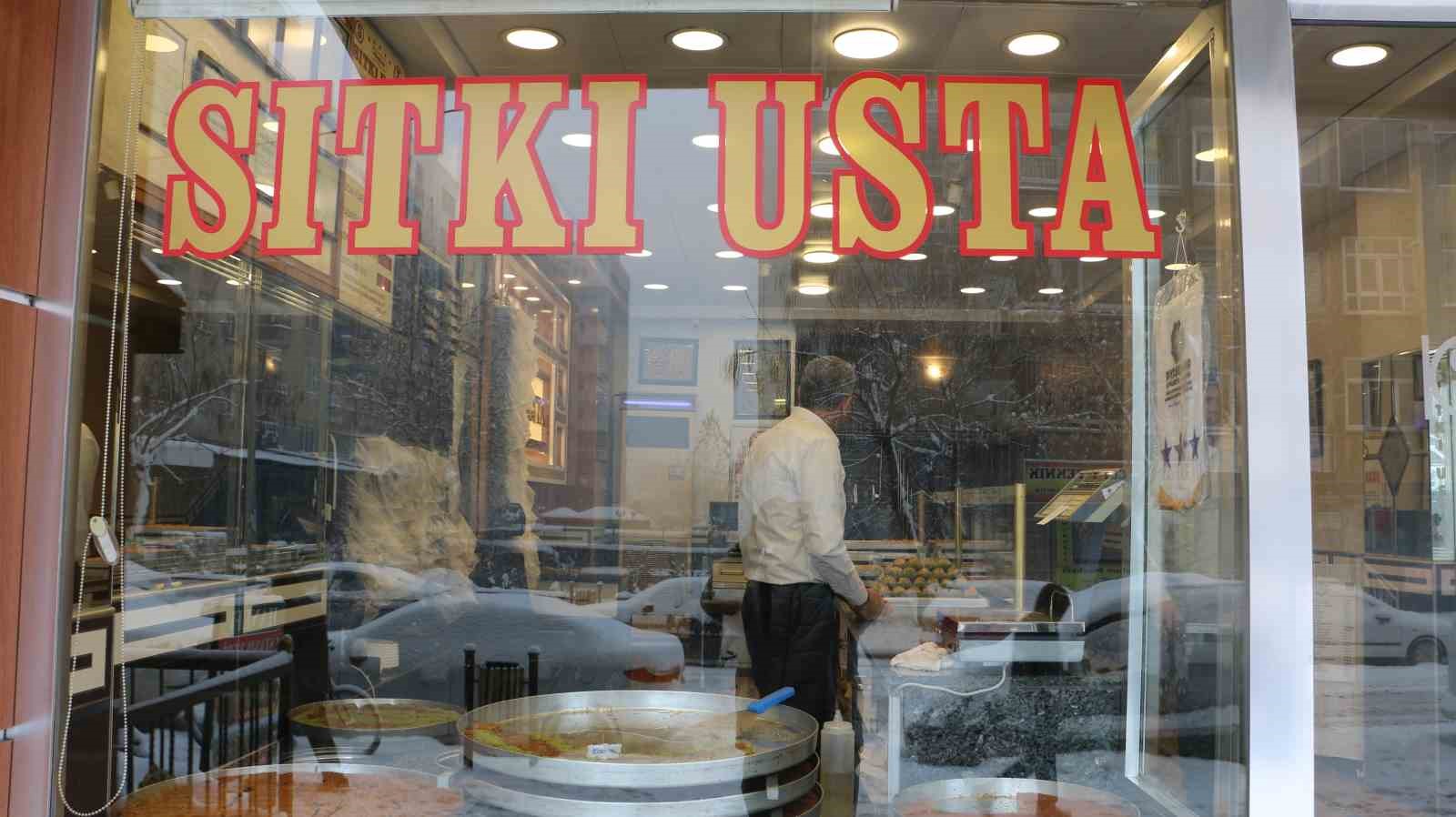 Diyarbakır’ın en ünlü tatlıcısı, bir yıl da 40 tona yakın tatlı sattı
